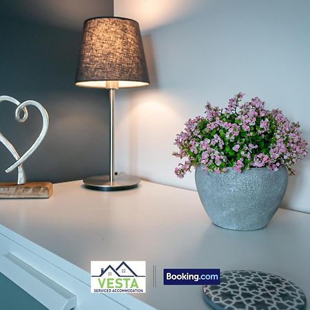 Three Bedroom Apartment By Vesta Serviced Accommodation & Short Lets Hatfield With Free Parking Екстер'єр фото