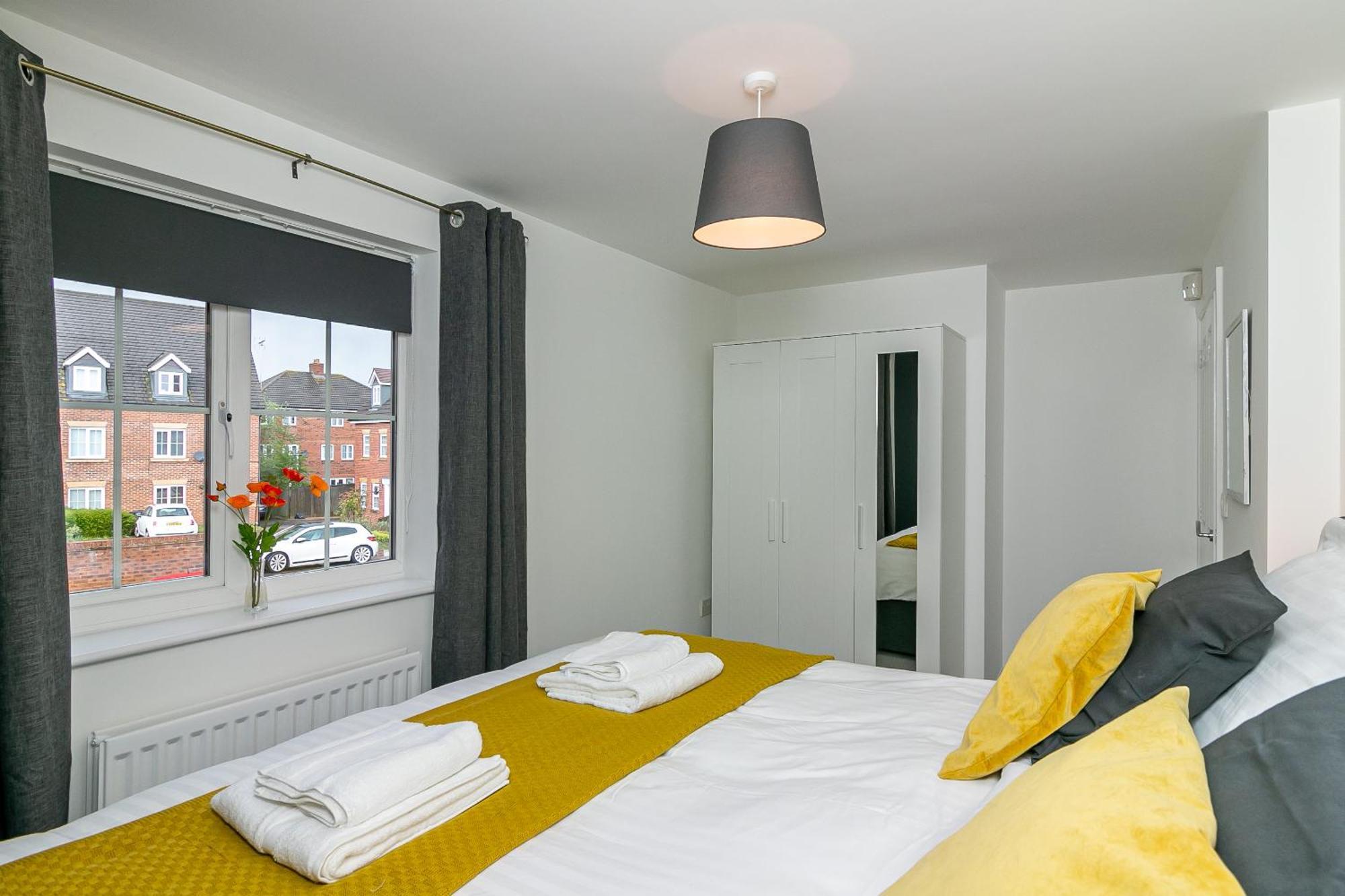 Three Bedroom Apartment By Vesta Serviced Accommodation & Short Lets Hatfield With Free Parking Екстер'єр фото