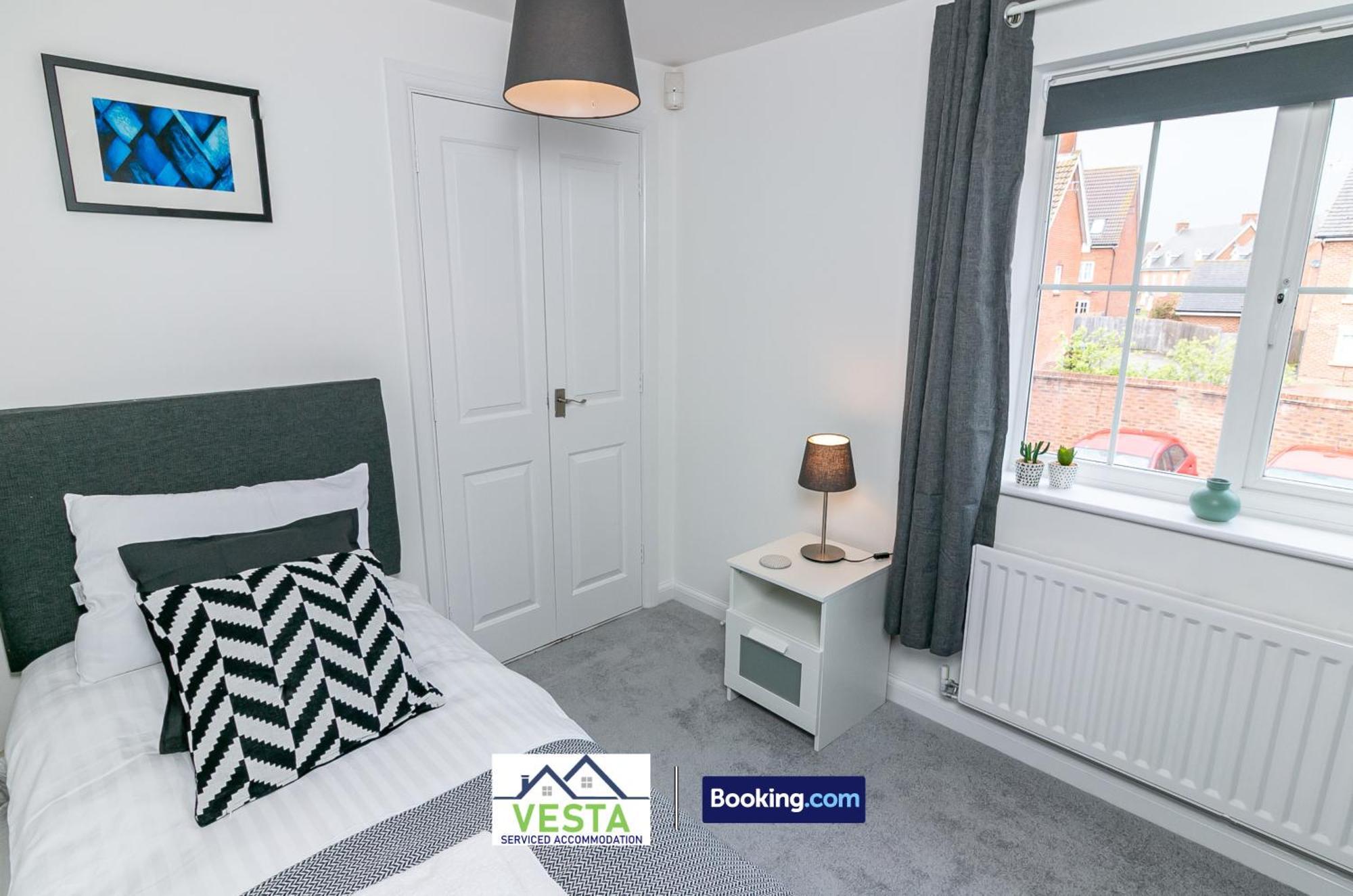 Three Bedroom Apartment By Vesta Serviced Accommodation & Short Lets Hatfield With Free Parking Екстер'єр фото