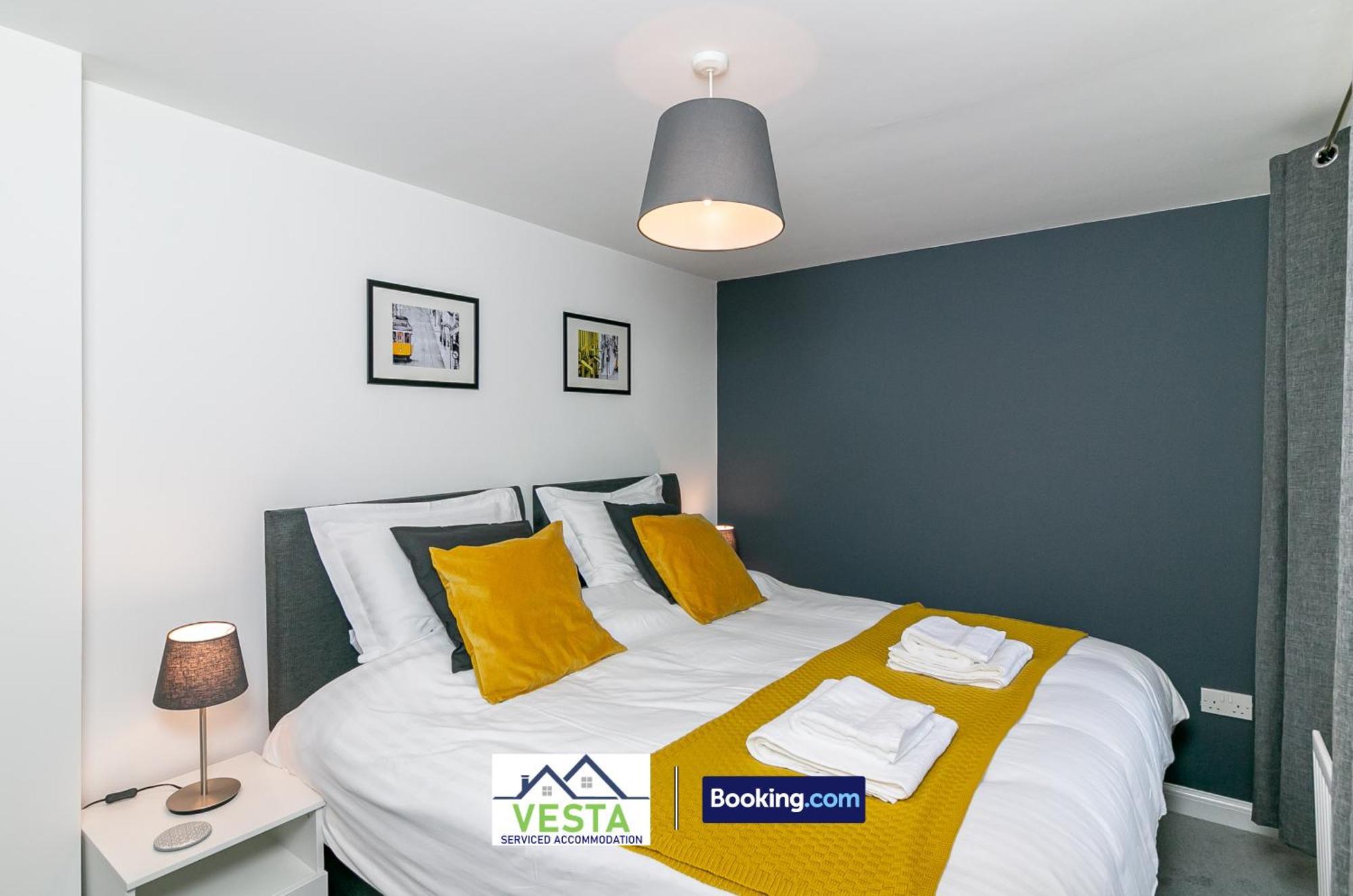 Three Bedroom Apartment By Vesta Serviced Accommodation & Short Lets Hatfield With Free Parking Екстер'єр фото