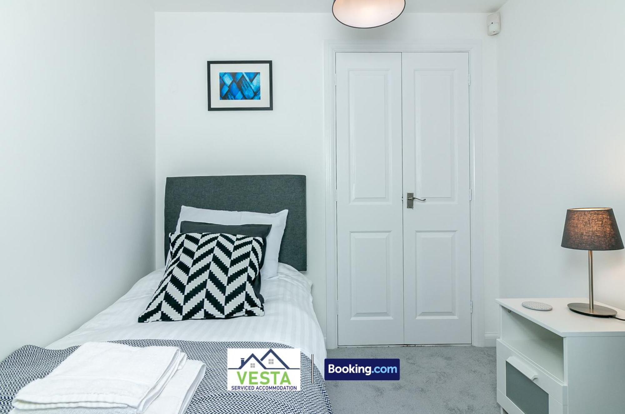 Three Bedroom Apartment By Vesta Serviced Accommodation & Short Lets Hatfield With Free Parking Екстер'єр фото